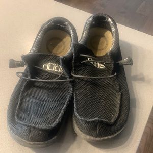 Hey dudes. Youth boy size 5. Black canvas